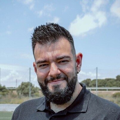 Victor López · Customer Care
