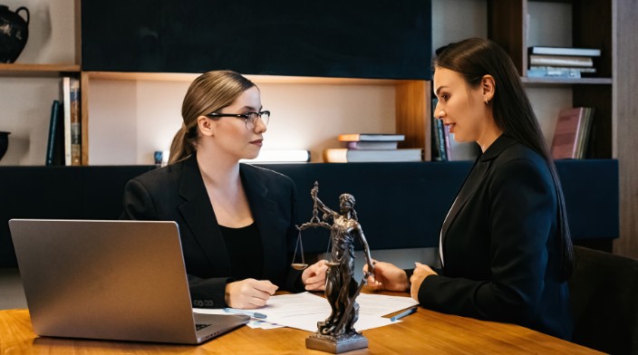 Dos chicas que trabajan